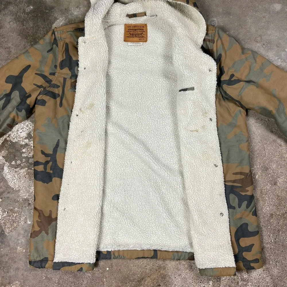 Levi's Fresh Leaves Hooded Jacket Size XL Camouflage Sherpa Lined Snap Down Coat